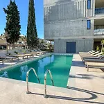 Malberry Park 102 - Modern With Shared Heated Pool, Sauna, Gym, Jacuzzi 아파트 파포스