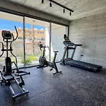 Malberry Park 102 - Modern With Shared Heated Pool, Sauna, Gym, Jacuzzi 파포스