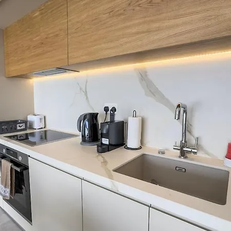 Apartment Malberry Park 102 - Modern 2 Bedroom With Pool, Gym, Jaccuzi *