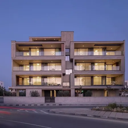 Malberry Park 102 - Modern 2 Bedroom With Pool, Gym, Jaccuzi Apartment *