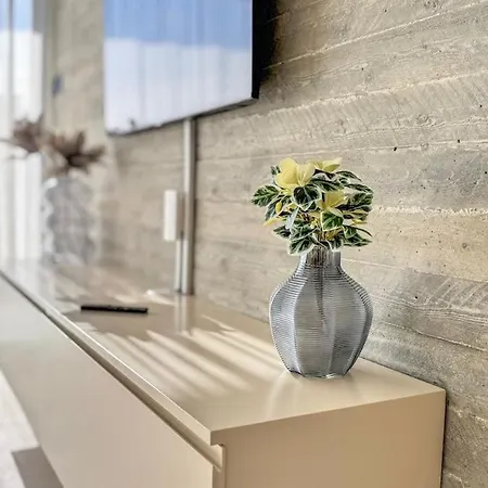 Malberry Park 102 - Modern With Shared Heated Pool, Sauna, Gym, Jacuzzi