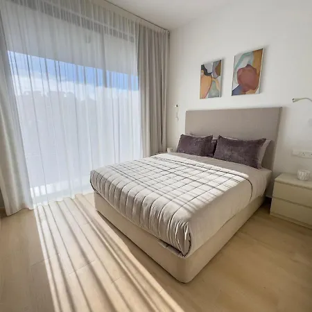 דירה Malberry Park 102 - Modern With Shared Heated Pool, Sauna, Gym, Jacuzzi פאפוס