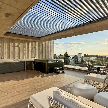 Malberry Park 102 - Modern With Shared Heated Pool, Sauna, Gym, Jacuzzi *