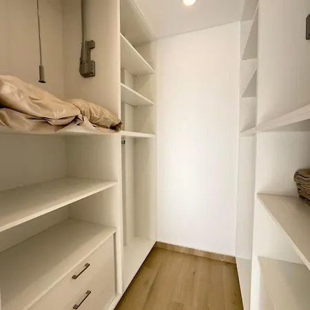 Malberry Park 102 - Modern With Shared Heated Pool, Sauna, Gym, Jacuzzi Paphos