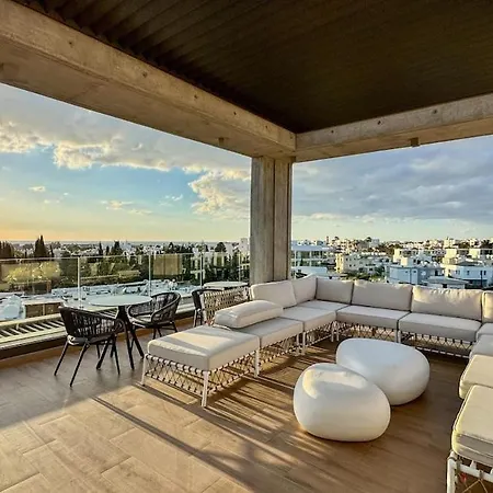 Malberry Park 102 - Modern With Shared Heated Pool, Sauna, Gym, Jacuzzi פאפוס