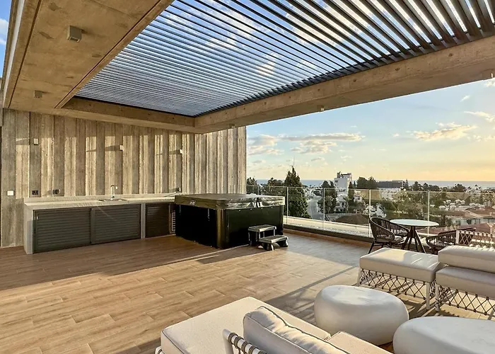 Malberry Park 102 - Modern With Shared Heated Pool, Sauna, Gym, Jacuzzi *