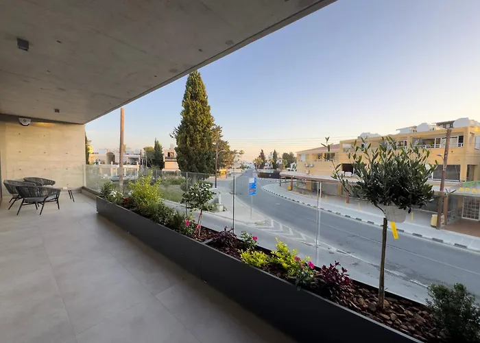 Malberry Park 102 - Modern With Shared Heated Pool, Sauna, Gym, Jacuzzi *