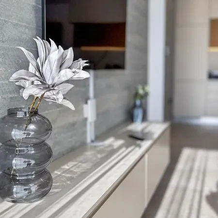 Malberry Park 102 - Modern 2 Bedroom With Pool, Gym, Jaccuzi