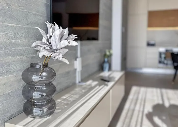 Malberry Park 102 - Modern With Shared Heated Pool, Sauna, Gym, Jacuzzi