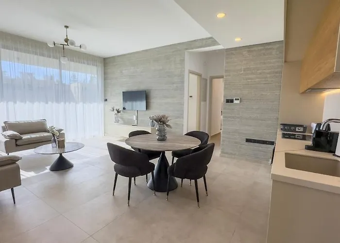 Malberry Park 102 - Modern With Shared Heated Pool, Sauna, Gym, Jacuzzi Daire Pafos